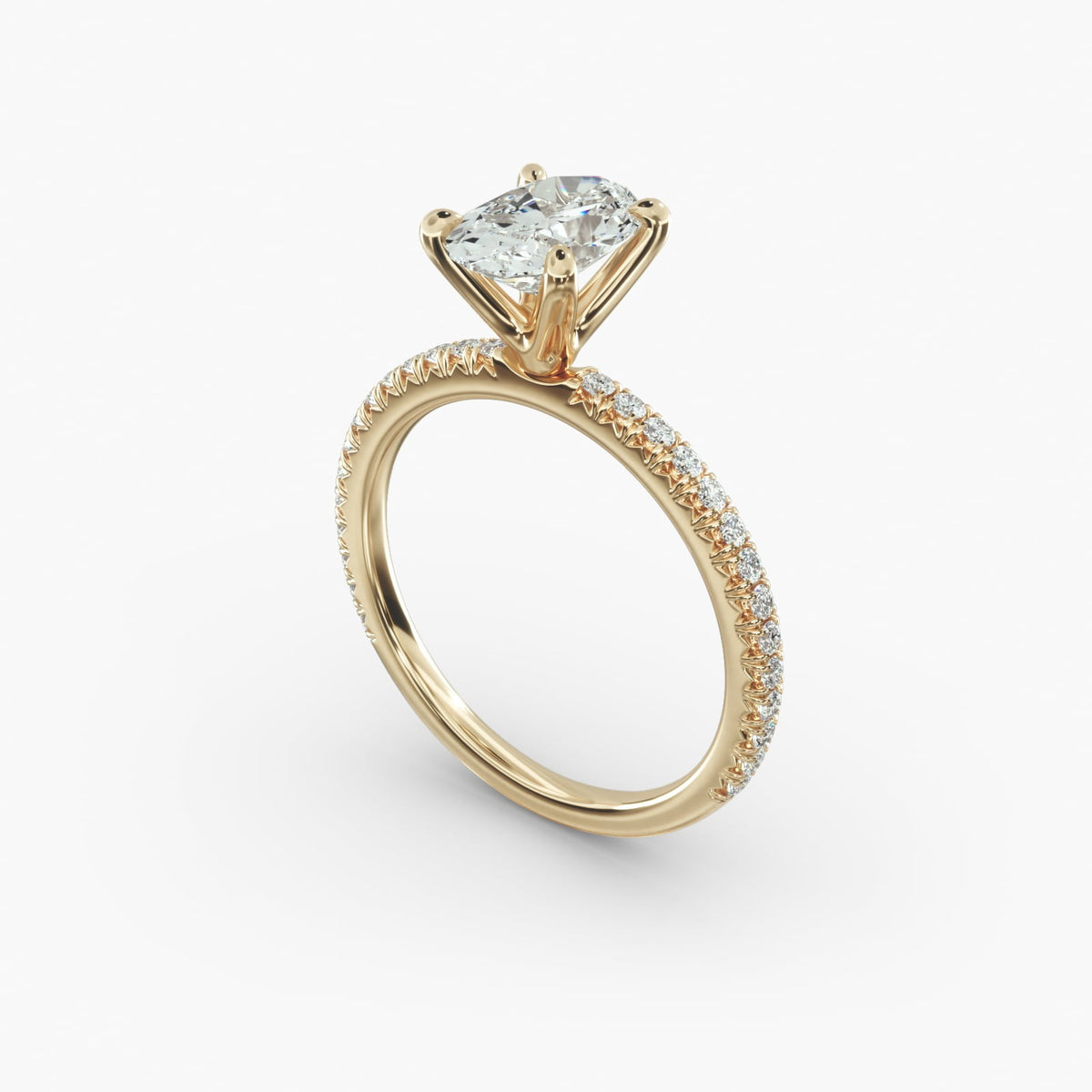 Anillo de Compromiso Oval con Pavé en Oro 18K
