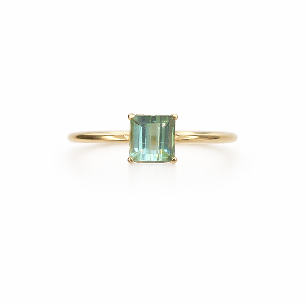 Anillo de Turmalina Verde en Oro 18K