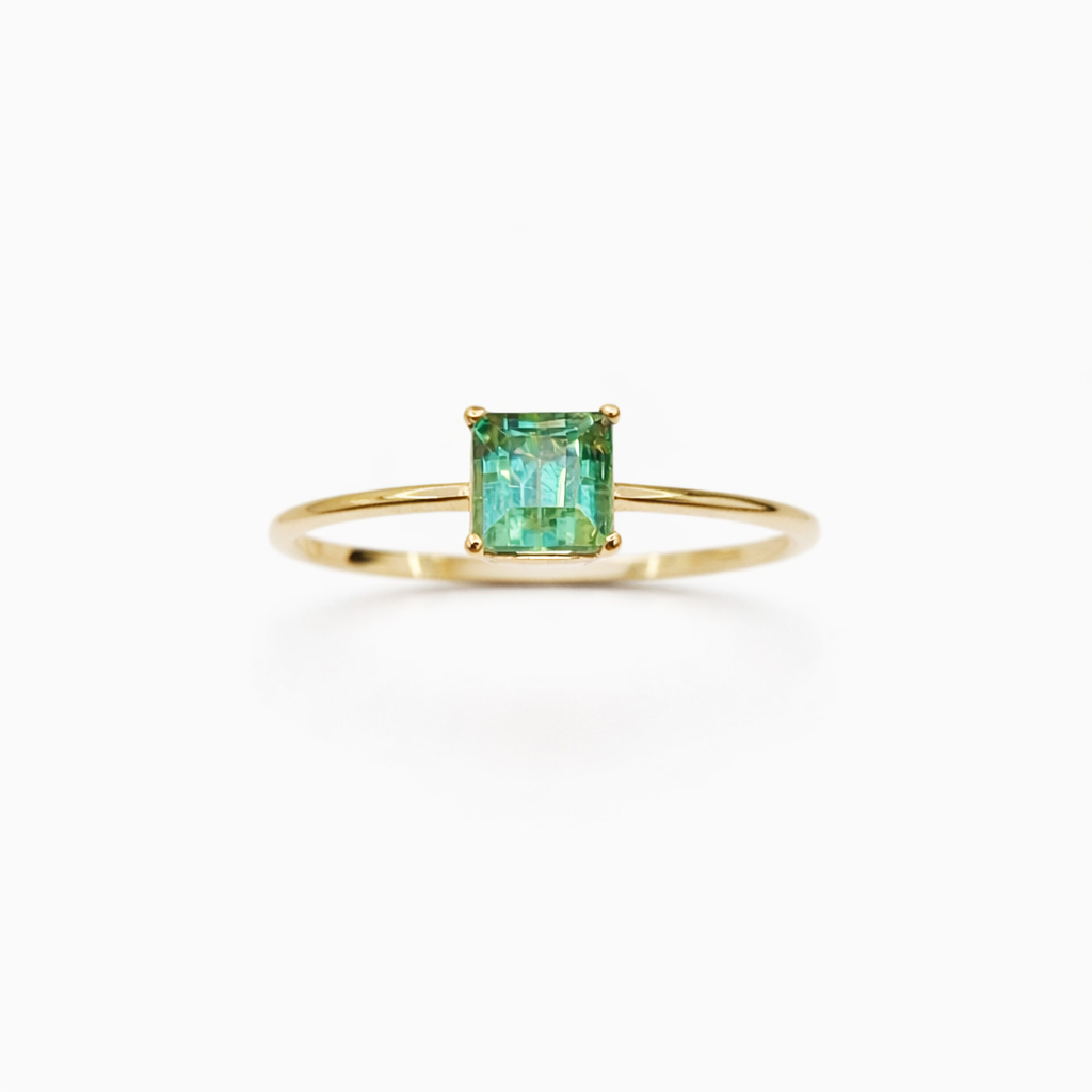 Anillo de Turmalina Verde en Oro 18K
