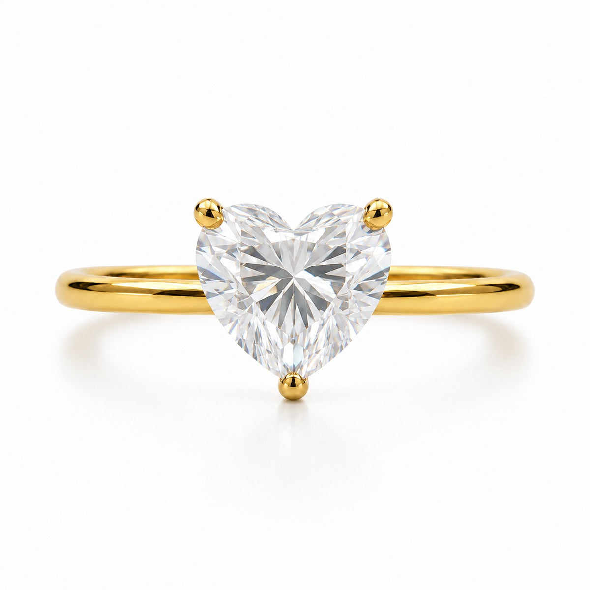 Anillo Corazón 0.80 ct en oro amarillo 18K con tres prongs