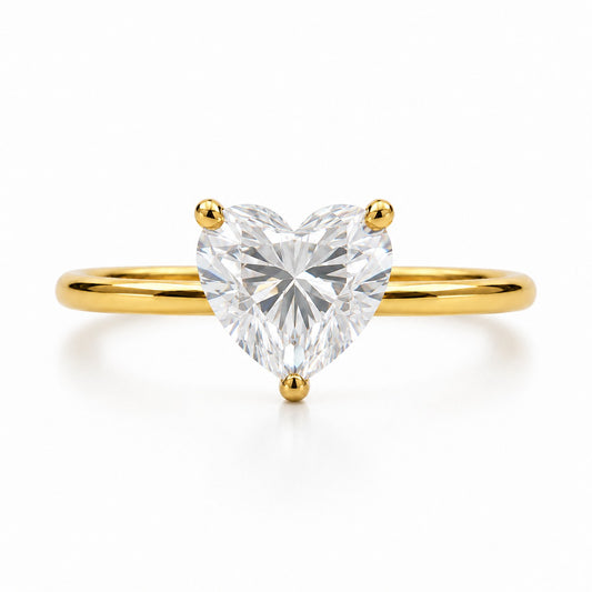 Anillo Corazón 0.80 ct en oro amarillo 18K con tres prongs