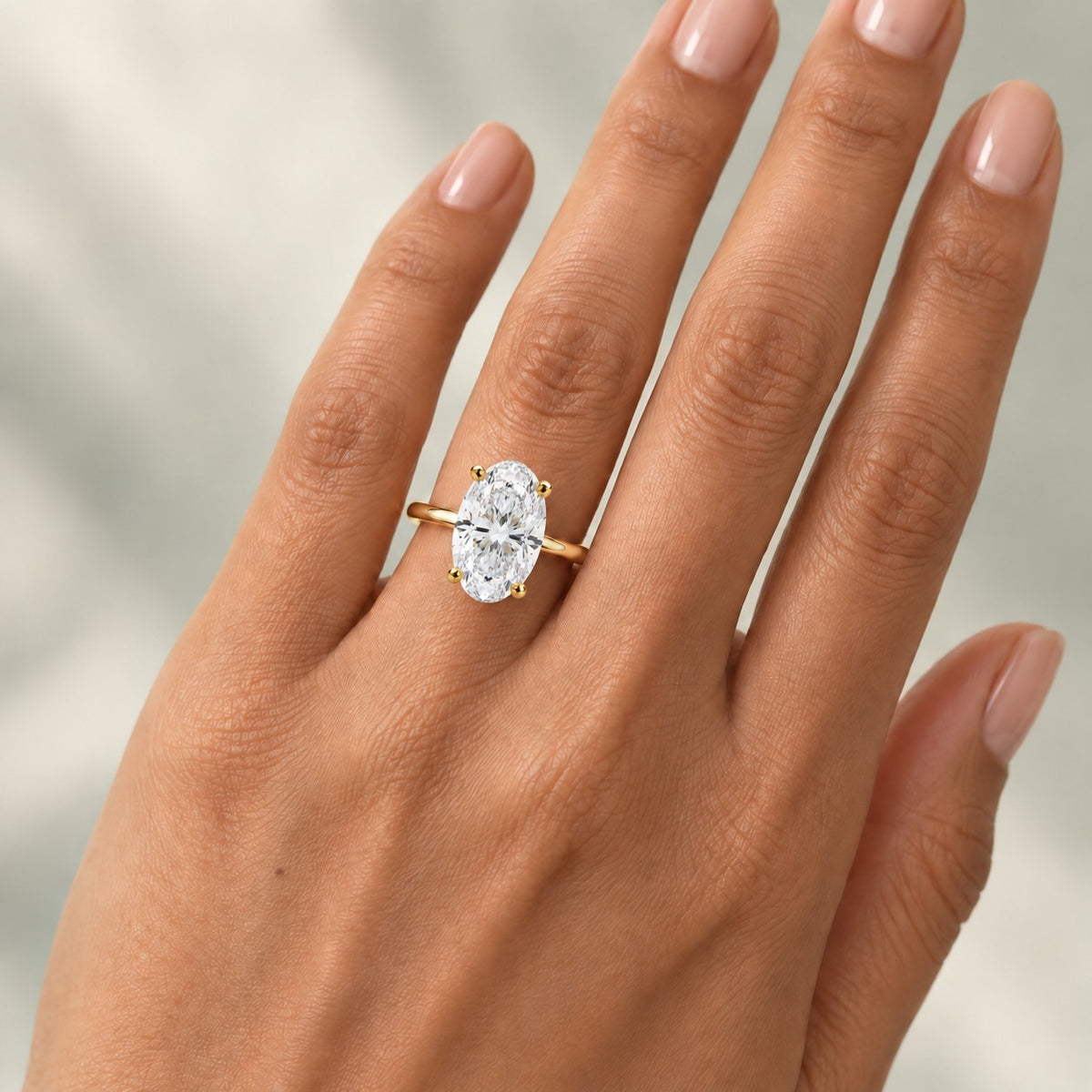 Anillo Oval H&A 2.50 ct en oro amarillo 18K con moissanita GRA