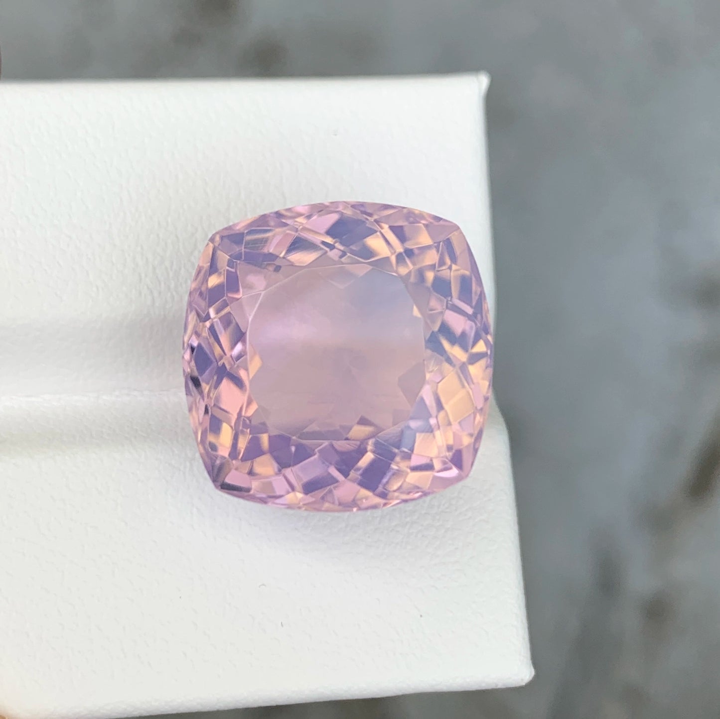 Cuarzo Natural Lavanda – Corte Cushion 22.89 ct