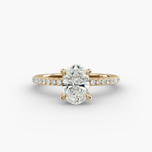 Anillo de Compromiso Oval con Pavé en Oro 18K